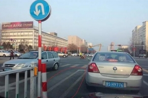 車主請注意！路口不要這樣轉(zhuǎn)彎，一旦被發(fā)現(xiàn)，扣8分罰500元