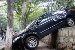 汽車剎車失靈前的4個征兆，記住了關(guān)鍵時候能保命！